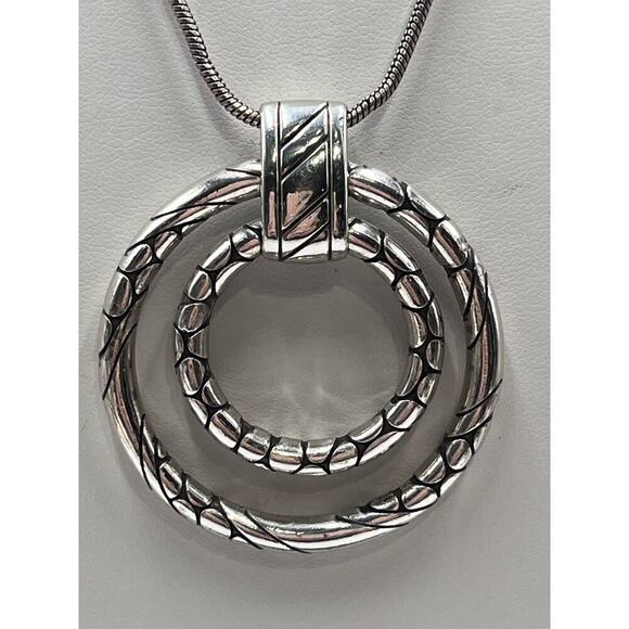 BRIGHTON Silver Tone w/ Patterned
Double Ring Pendant Snake
Chain Necklace for - Picture 3 of 12